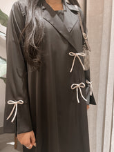 Load image into Gallery viewer, Bows Abaya in Black
